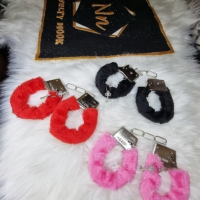 Handcuff